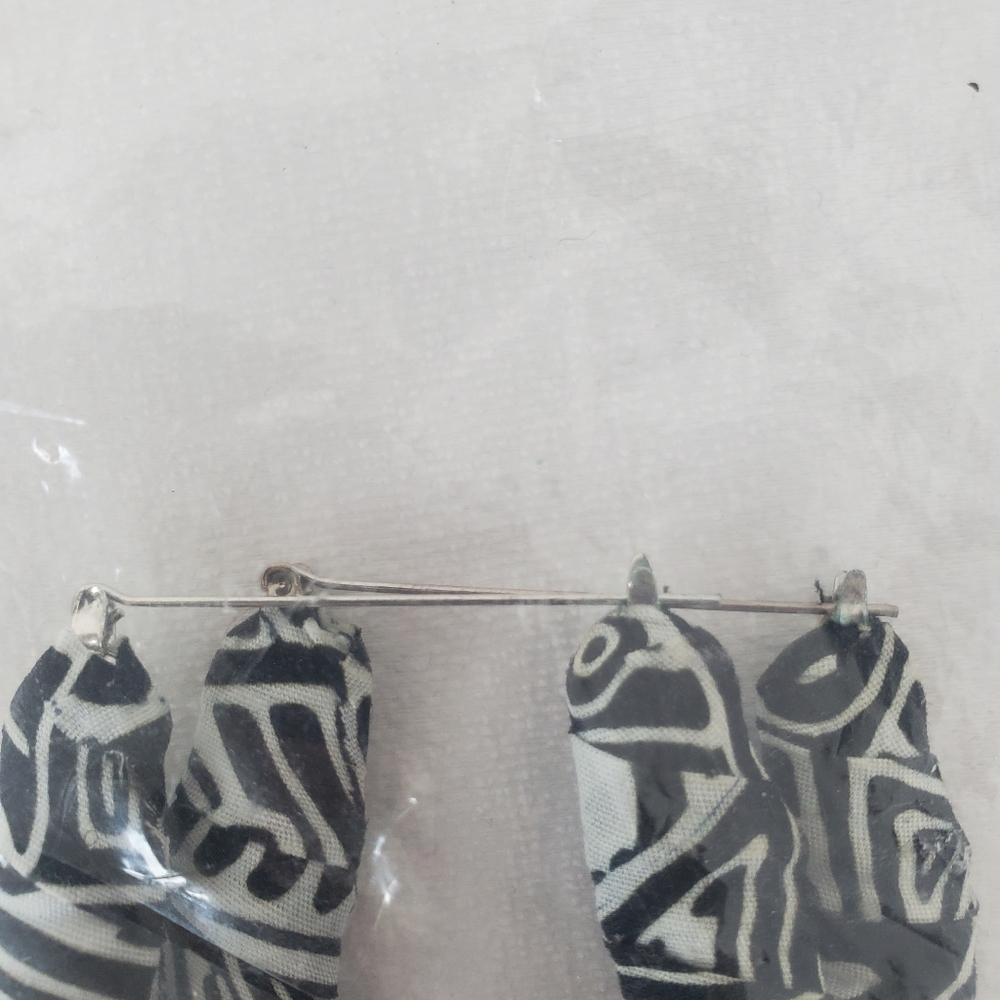 Two Earring Bundle - Picture 6 of 14